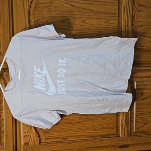 NIKE T SHIRT W TAGS